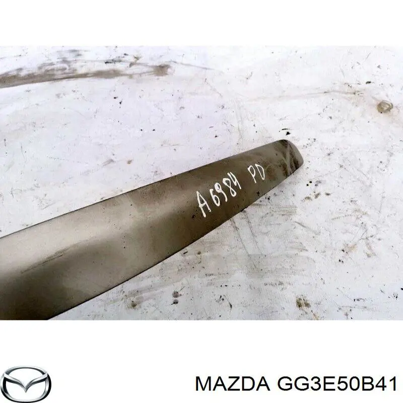 GG3E50B41 Mazda Накладка бампера переднього, права
