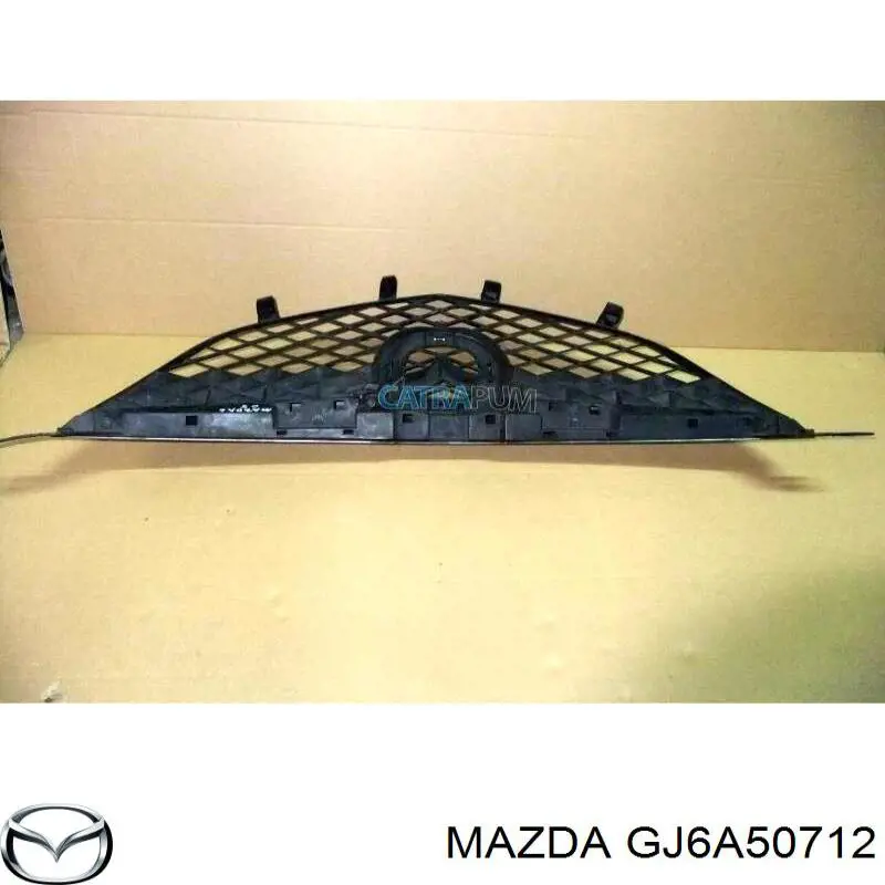 Решітка радіатора GJ6A50712 Mazda