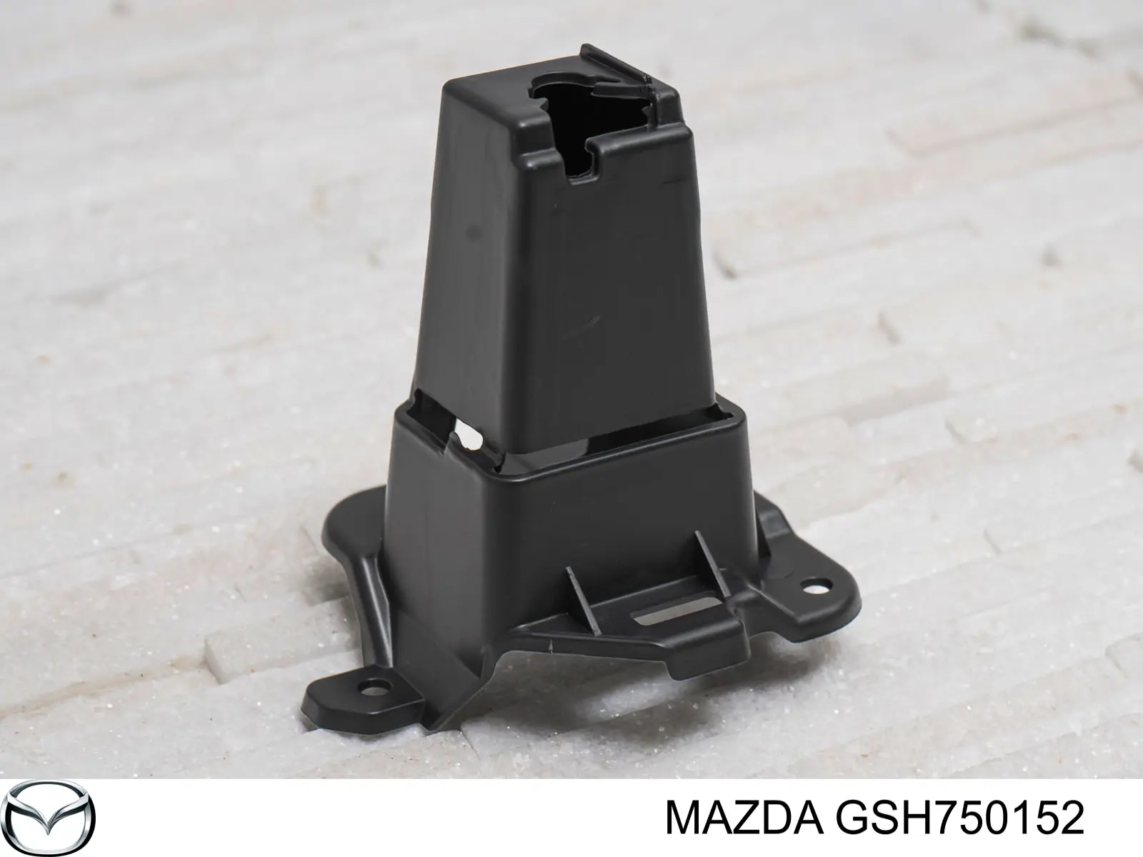 Купити GSH750152 Mazda Кронштейн решітки радіатора