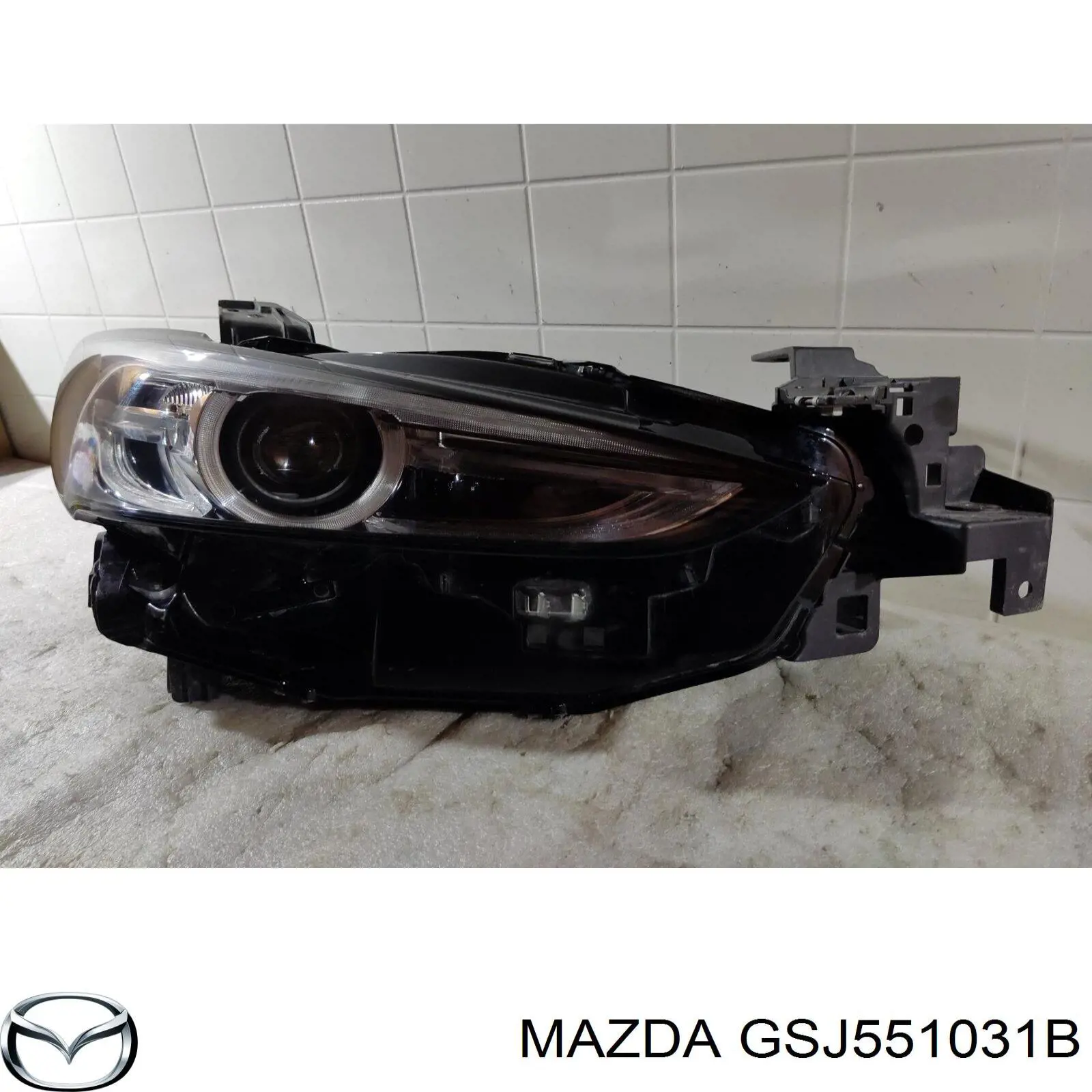 Фара права GSJ551031B Mazda