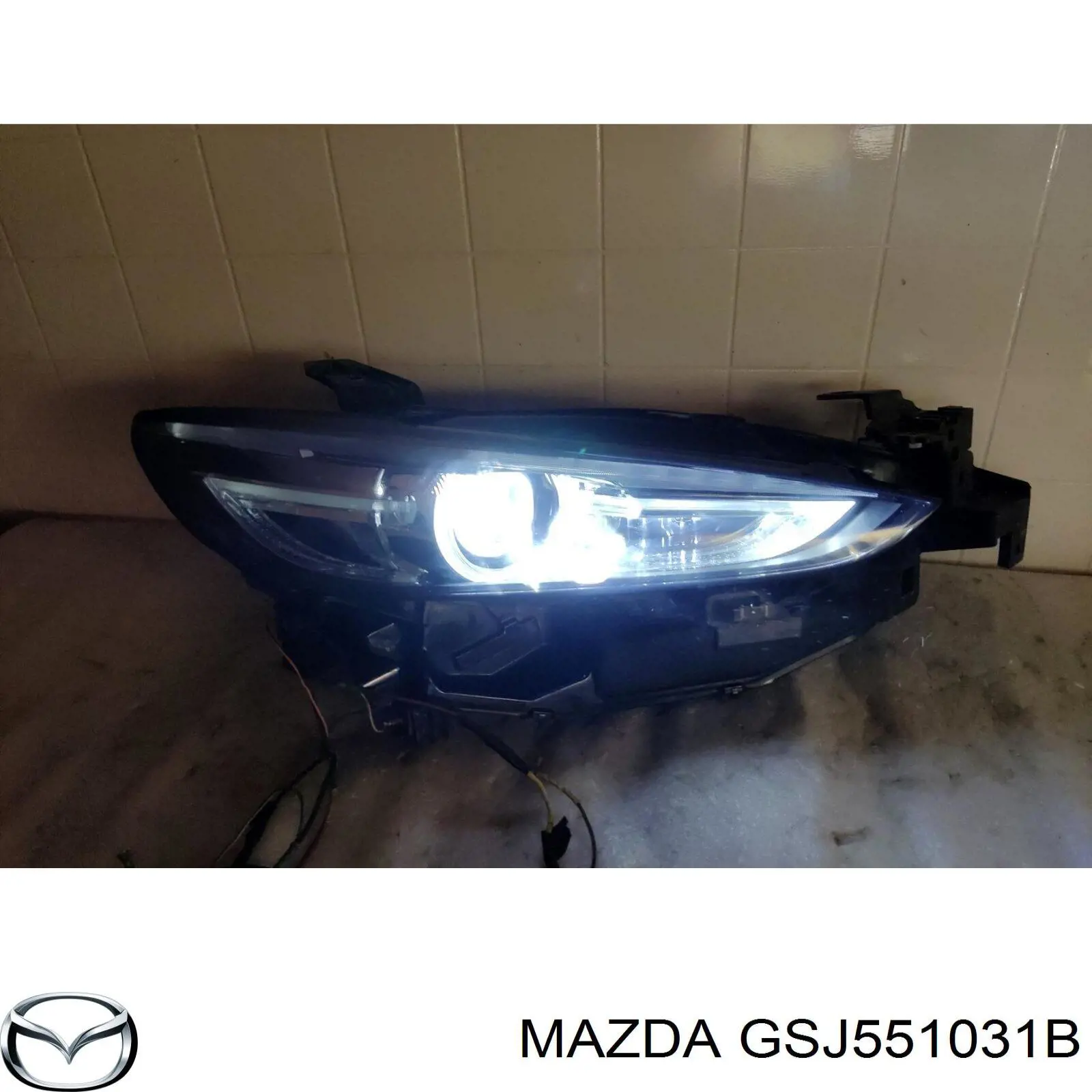 Купити GSJ551031B Mazda Права блок фара