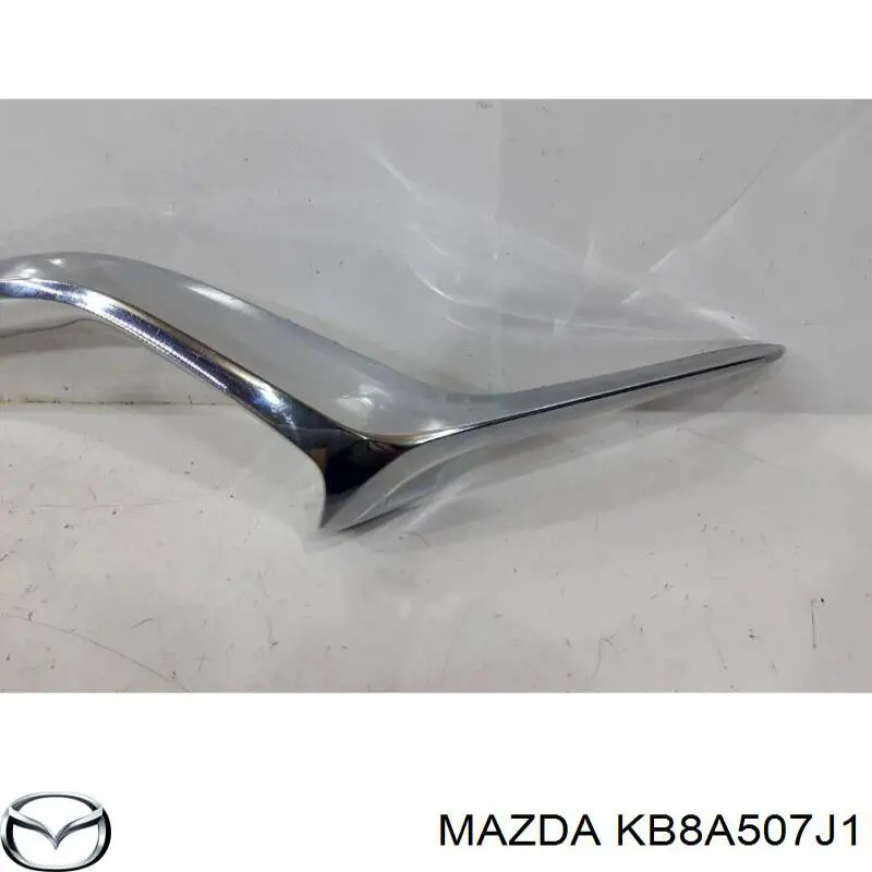 Молдинг решітки радіатора, правий KB8A507J1 Mazda