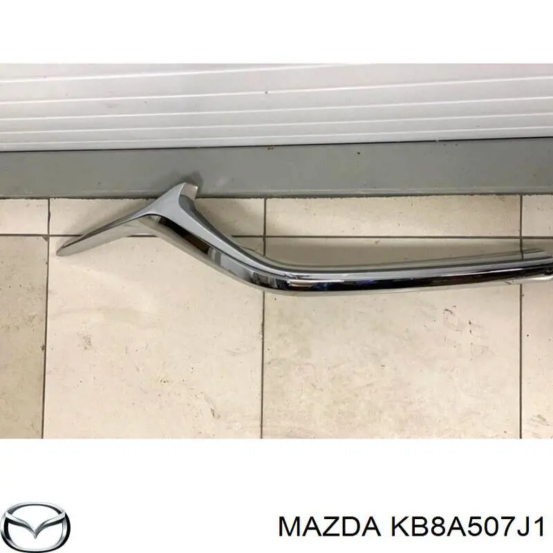 Купити KB8A507J1 Mazda Молдинг решітки радіатора, правий