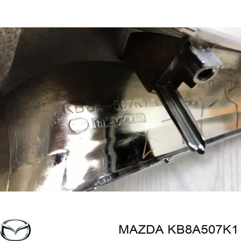 Молдинг решітки радіатора, лівий Mazda KB8A507K1