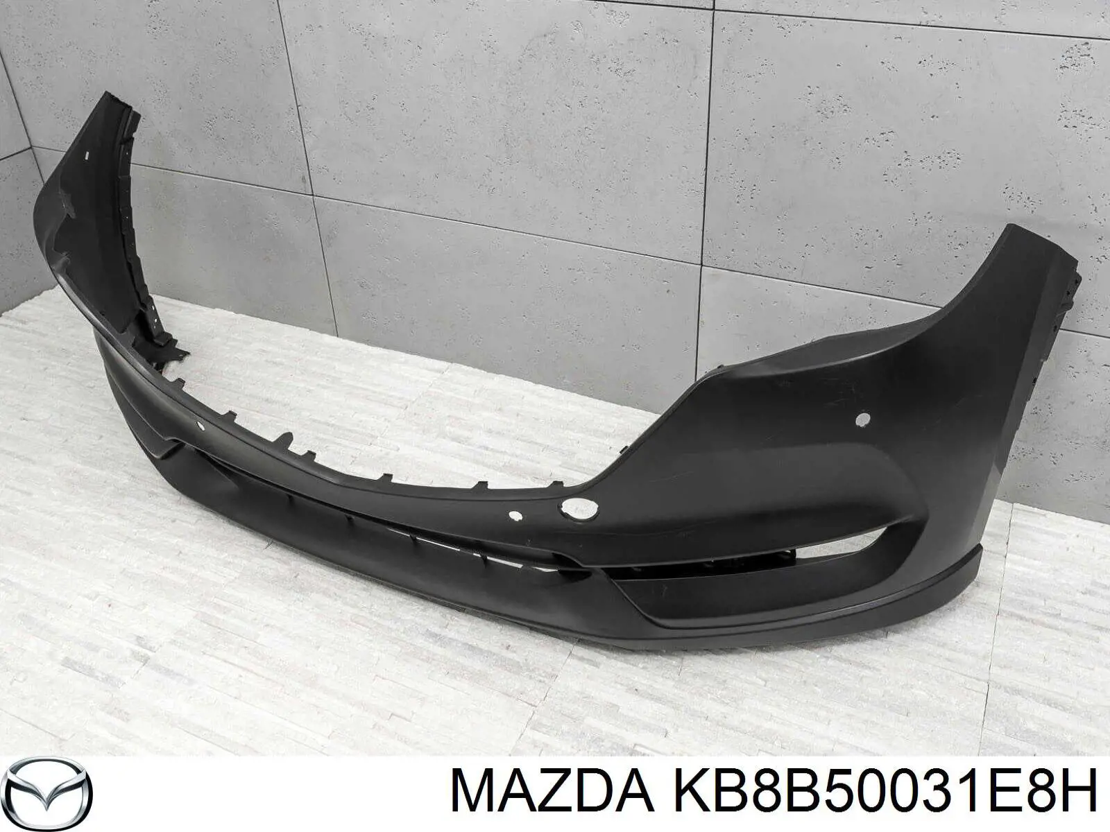 Передній бампер KB8B50031E8H Mazda