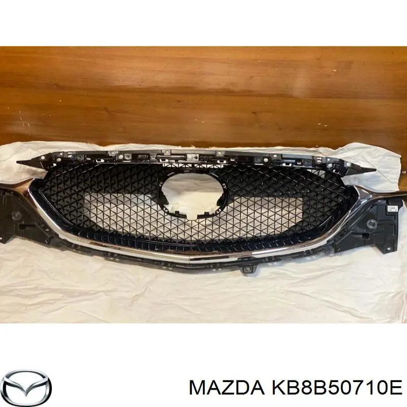 Решітка радіатора KB8B50710E Mazda