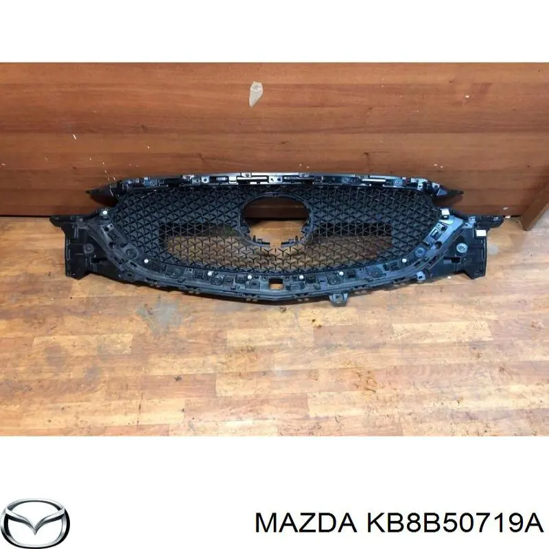 Решітка радіатора KB8B50719A Mazda