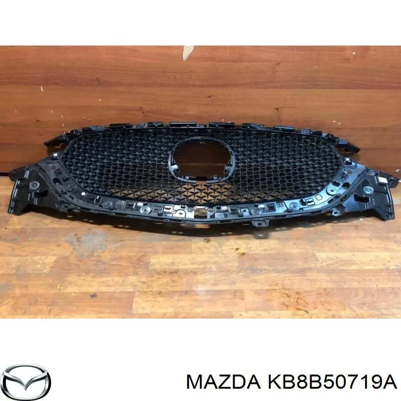 Решітка радіатора KB8B50719A Mazda