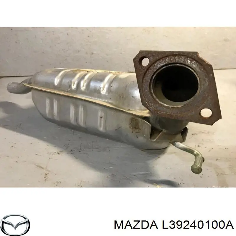 L39240100A Mazda глушник, задня частина