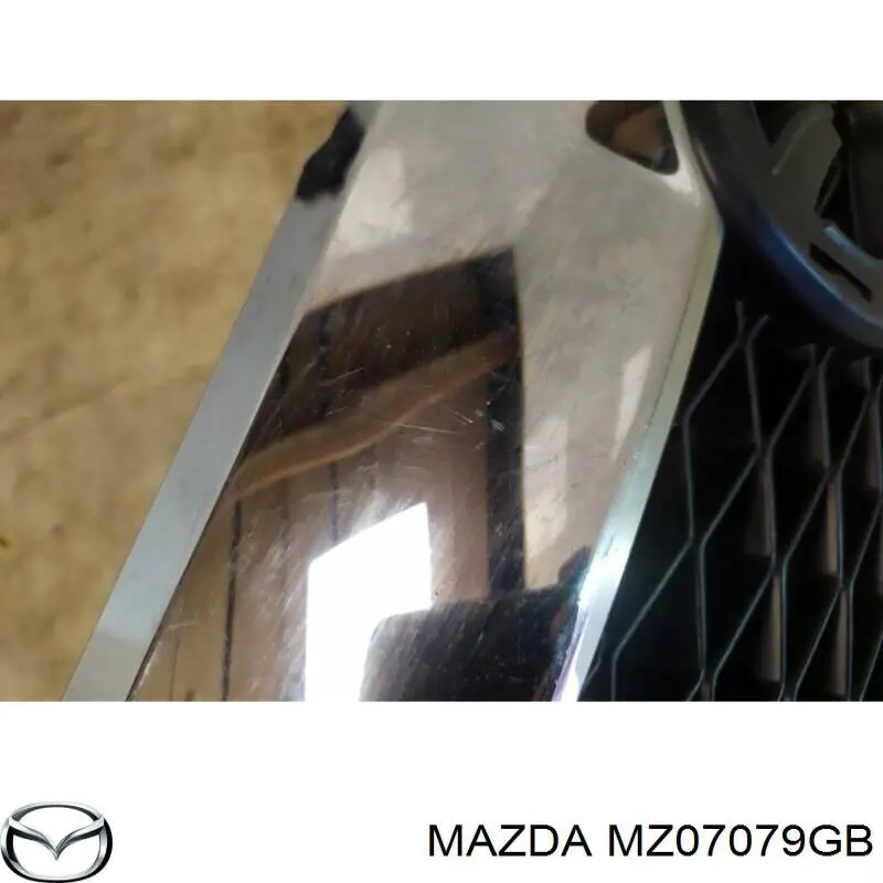 Решітка Mazda GR1L50710B