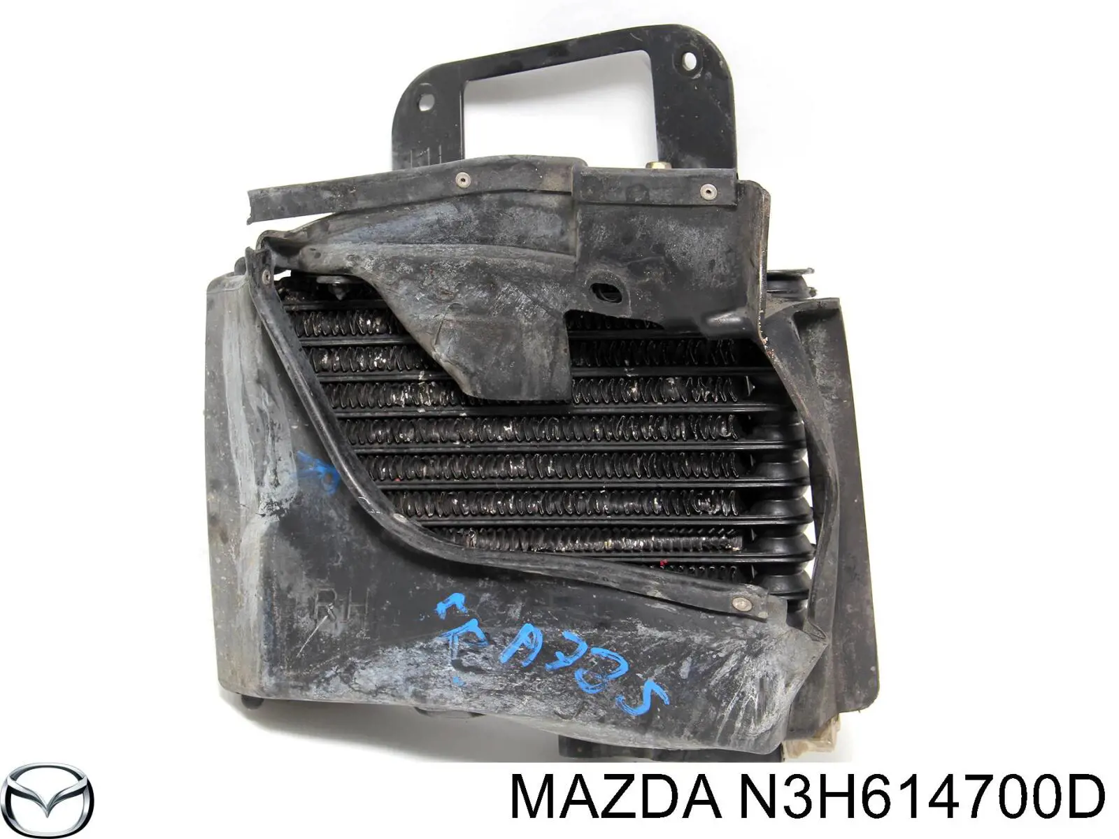 N3H614700D Mazda Радіатор масляний, правий