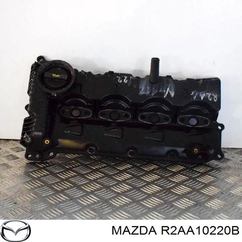 R2AA10220B Mazda Кришка двигуна