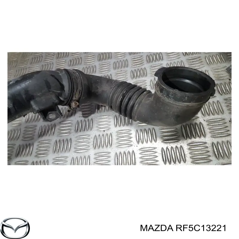 RF5C13221 Mazda Патрубок повітряний, вихід повітряного фільтра