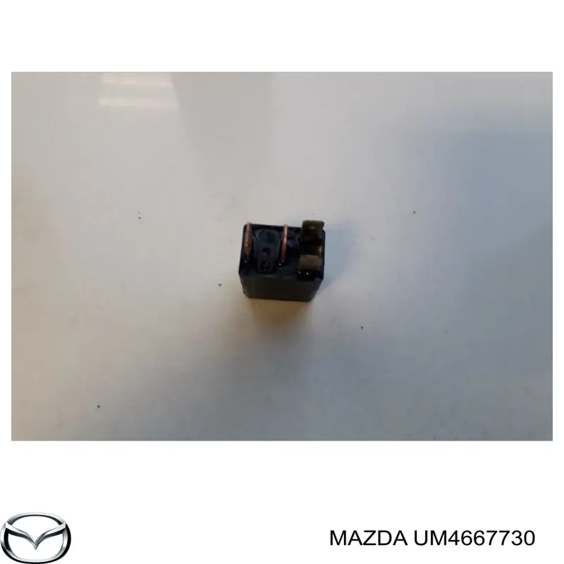 Блок управління вентилятором Mazda UM4667730