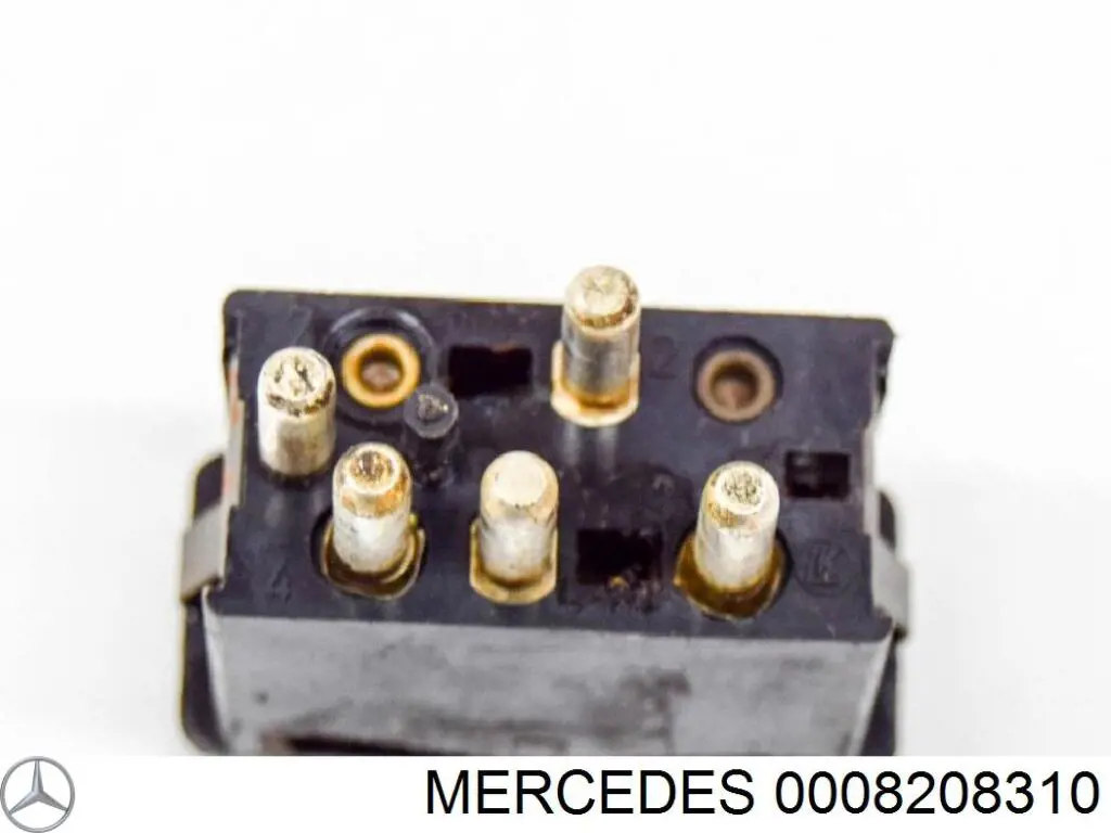 Кнопка вмикання двигуна склопідіймача центральної консолі на Mercedes E (W123)