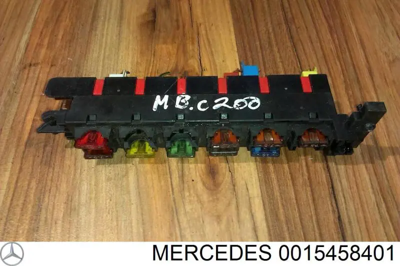 Блок запобіжників A0015458401 Mercedes