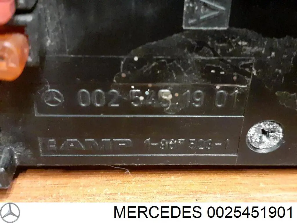 Коробка запобіжників Mercedes 0025451901Y ціна, від 11.88 USD