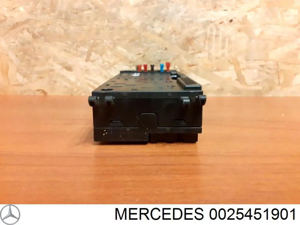 Блок запобіжників 25452701 Mercedes