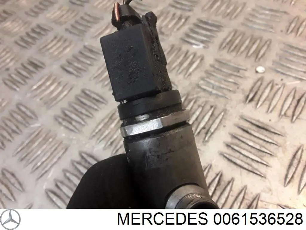 0061536528 Mercedes датчик тиску палива