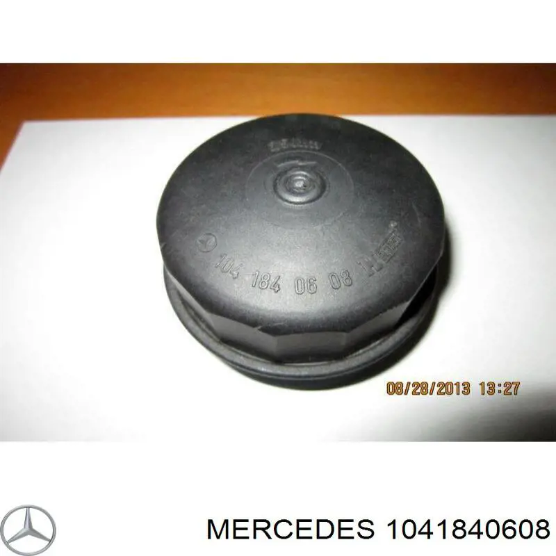 Кришка масляного фільтра на Mercedes E-Class (S124)