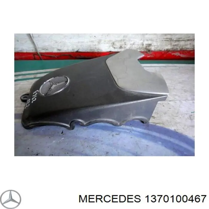 Кришка двигуна декоративна Mercedes A1370100467 ціна, від 50.67 USD