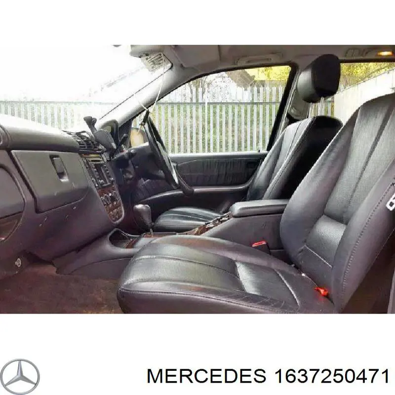 Купити A1637250271 Mercedes Внутрішня накладка кріплення дзеркала правого