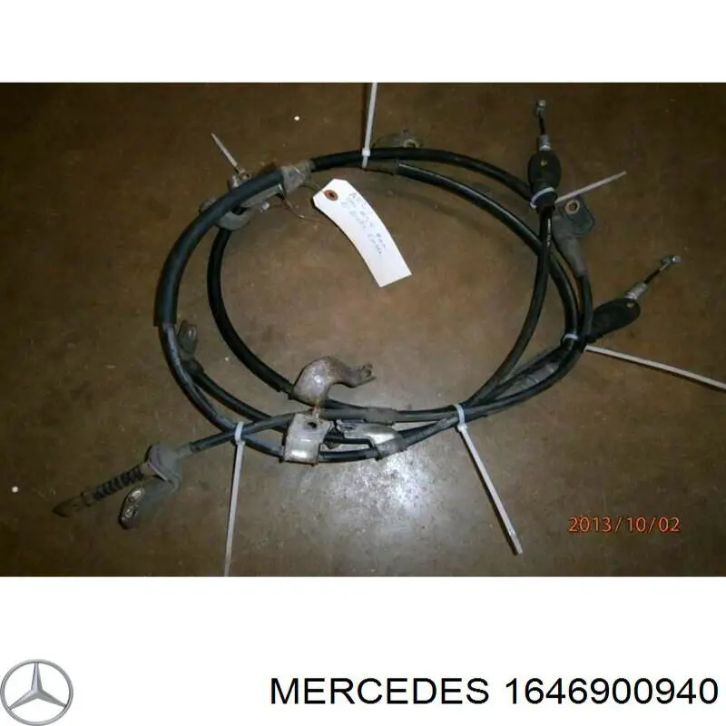 Накладка зовнішня (молдинг) порога, лівий A1646900940 Mercedes