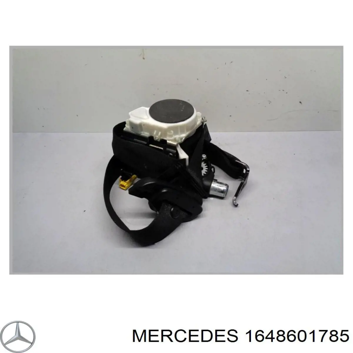 Пасок безпеки задній центральний Mercedes A1648601785 ціна, від 43.95 USD