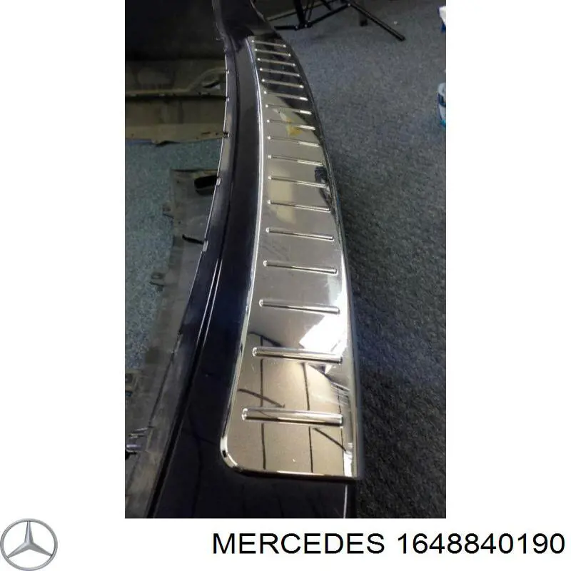 A1648840190 Mercedes накладка бампера заднього, верхня захисна (сходинка-підніжка)