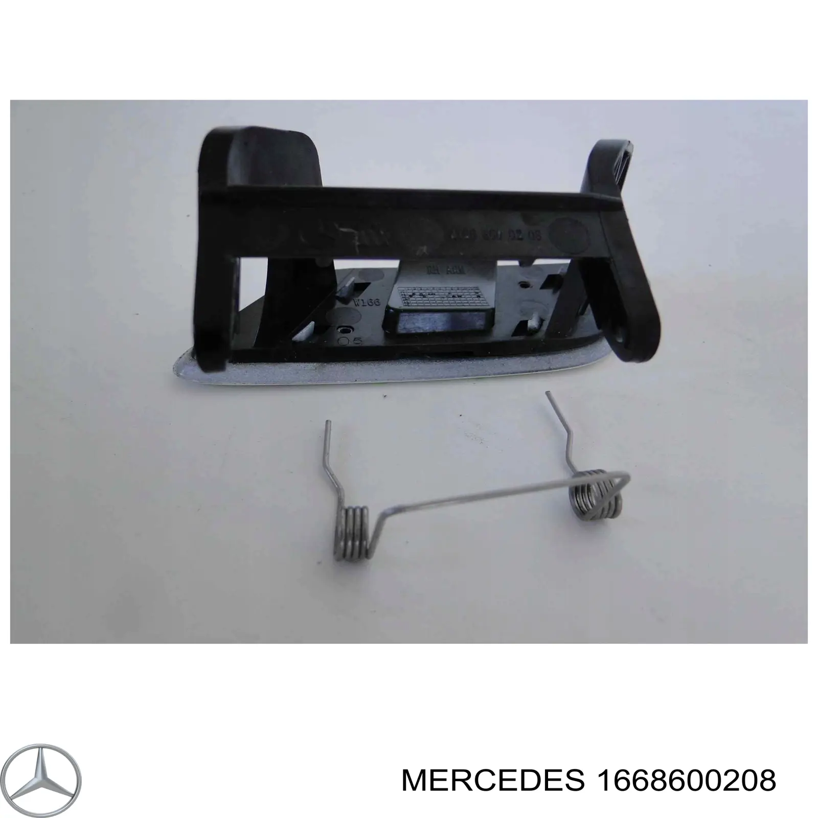 Накладка форсунки омивача фари передньої на Mercedes ML/GLE (W166)