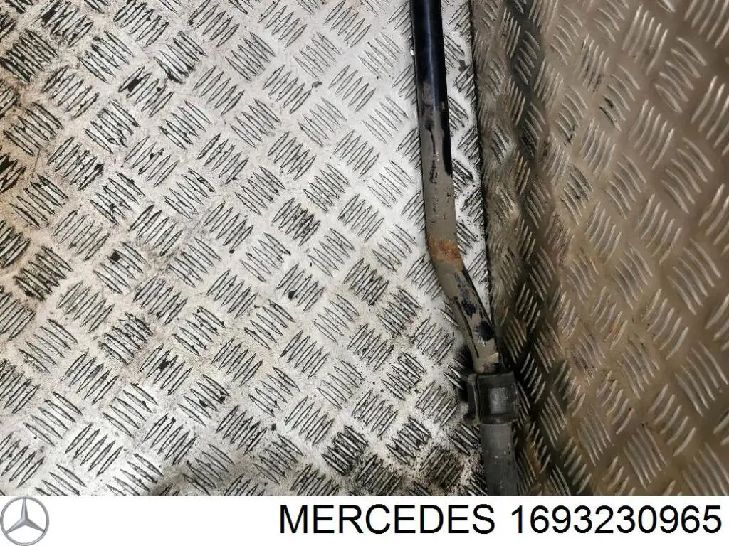 Стабілізатор передній на Mercedes A (W169)