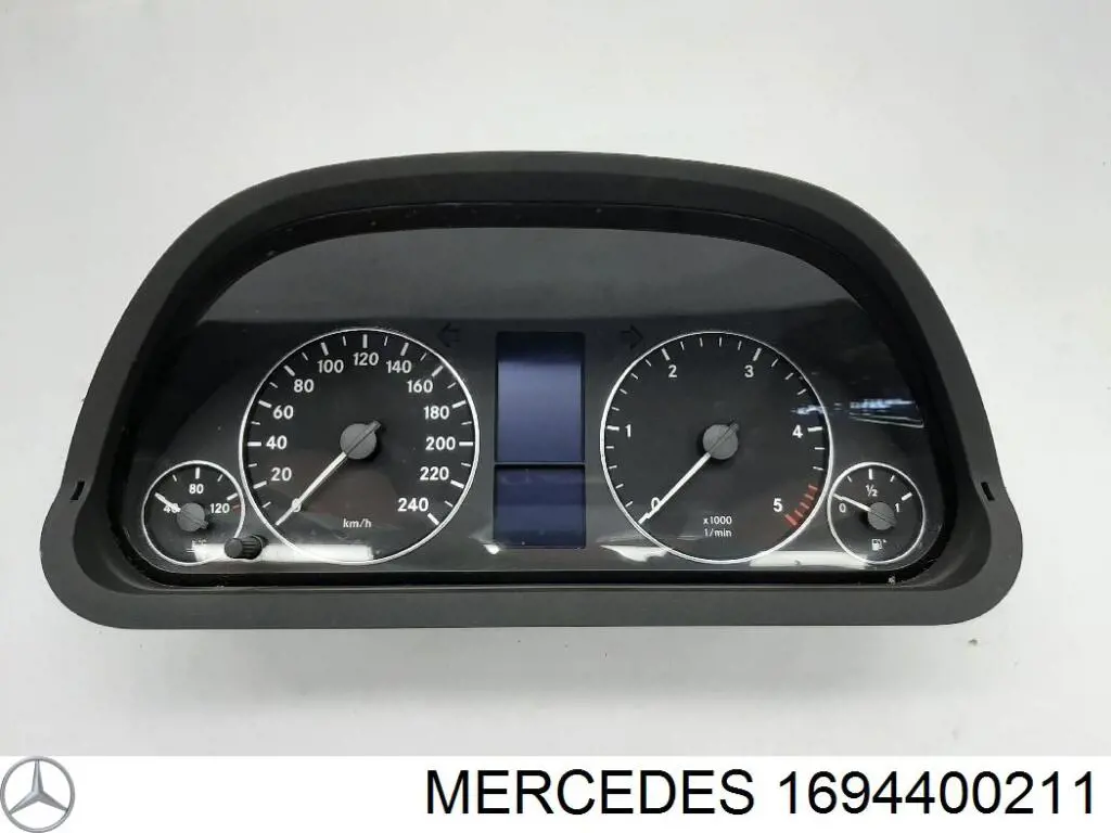A1695403748 Mercedes Панель приладів