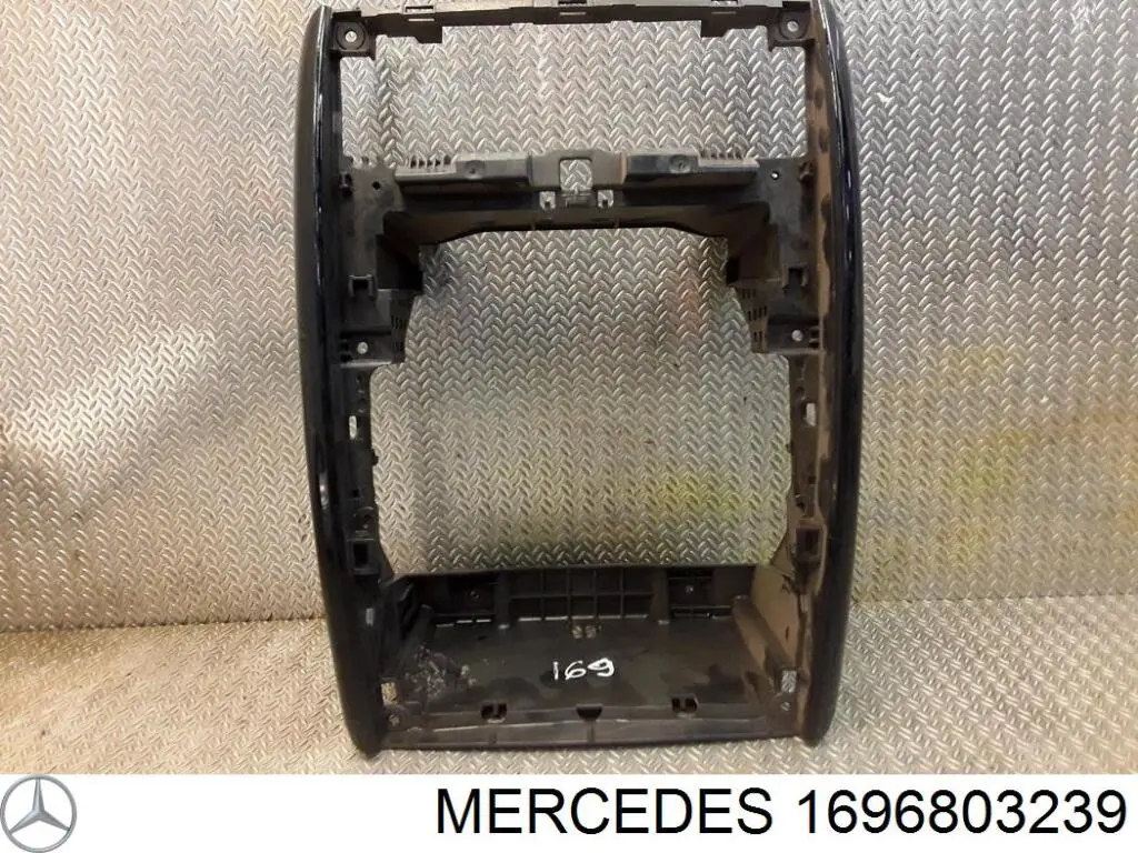  1696803239 Mercedes