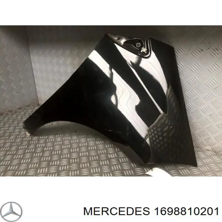 1698810201 Mercedes крило переднє праве