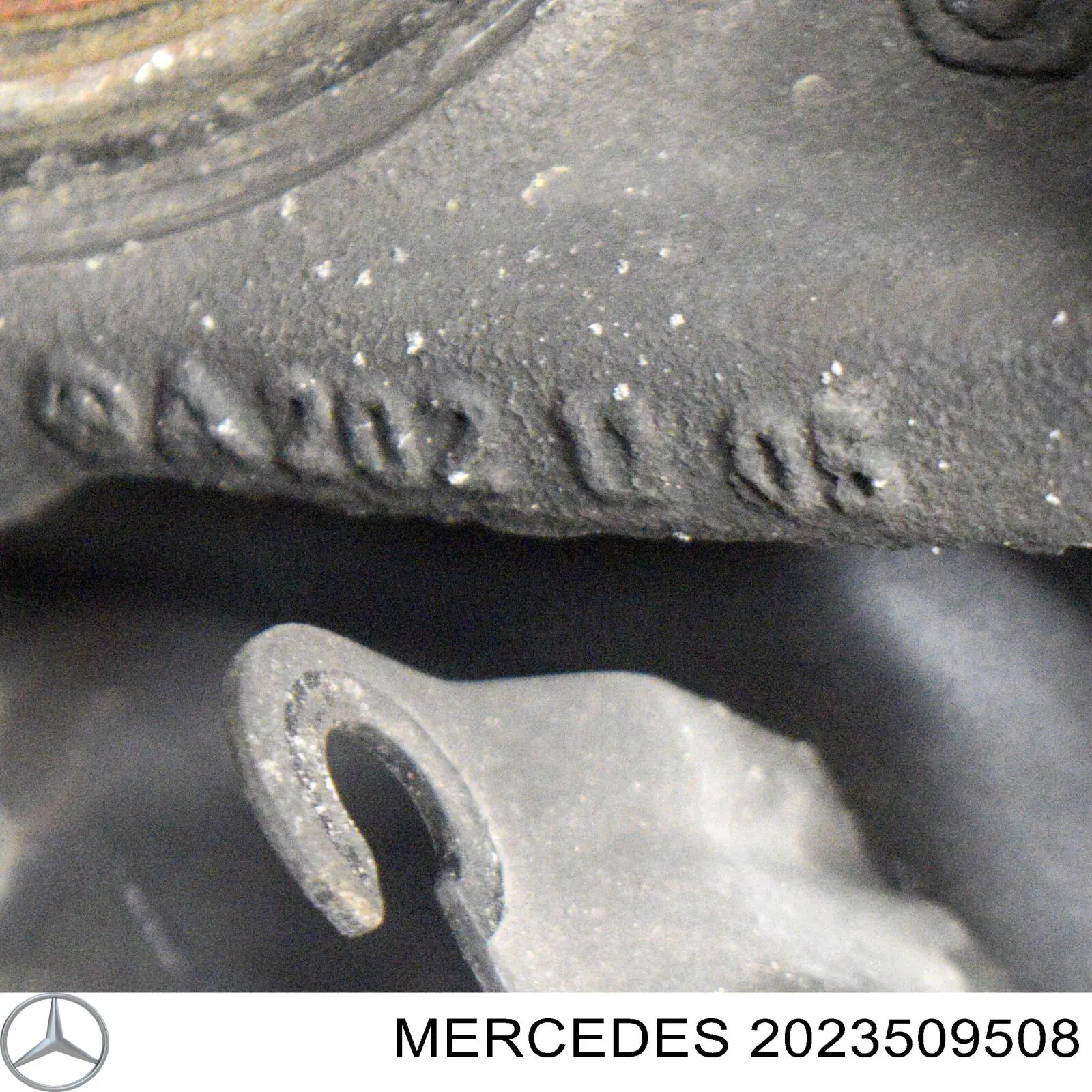 Купити A2023505708 Mercedes Цапфа - поворотний кулак заднім виходом,