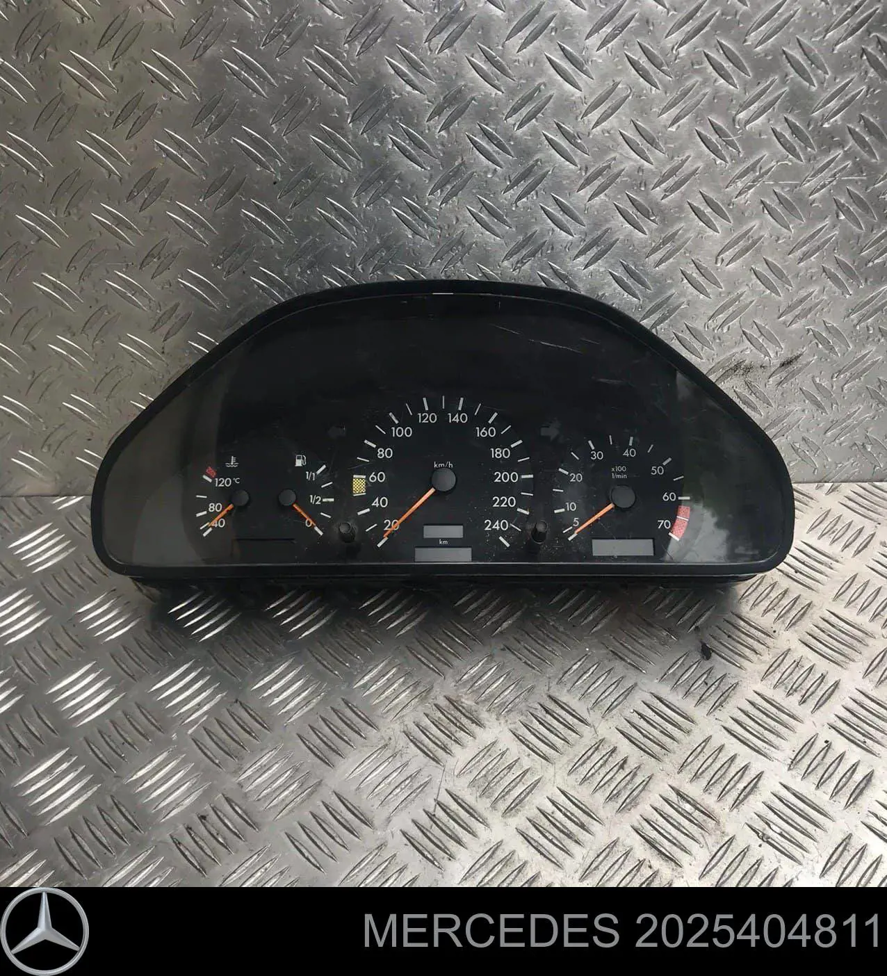 A2025404811 Mercedes приладова дошка-щиток приладів