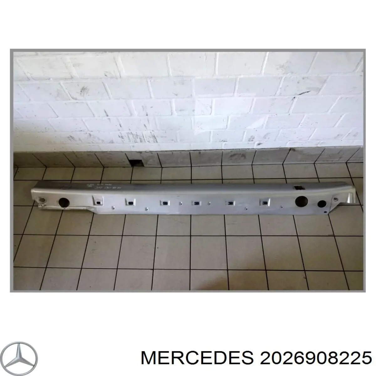 Купити A2026908225 Mercedes Накладка зовнішня (молдинг) порога, правий