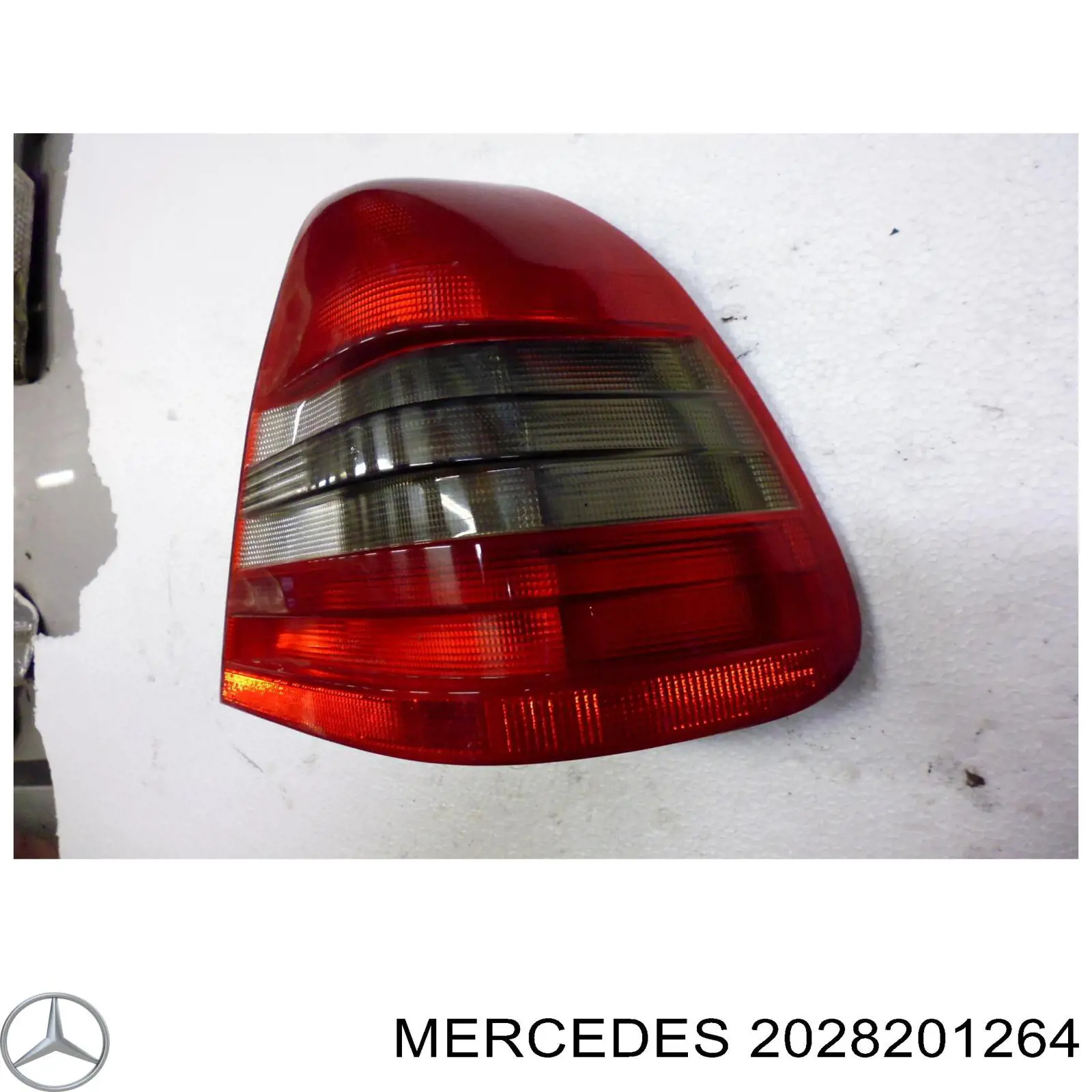 2028201264R Mercedes Ліхтар задній правий