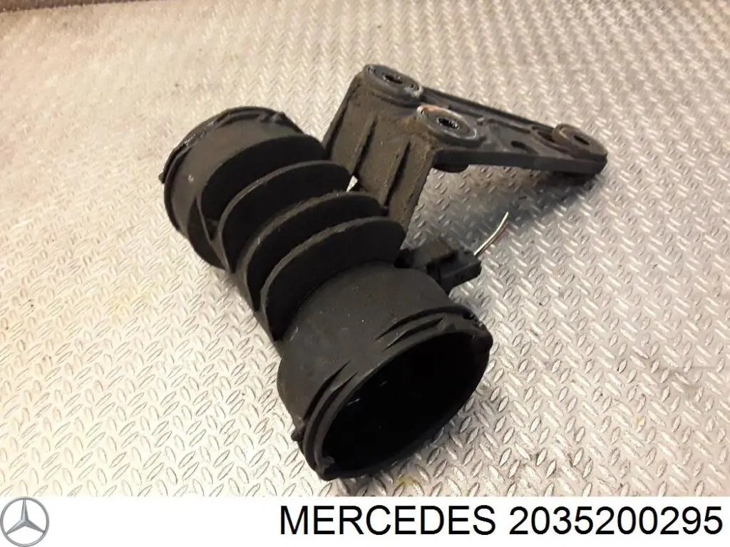2035200295 Mercedes шланг/патрубок інтеркулера, лівий