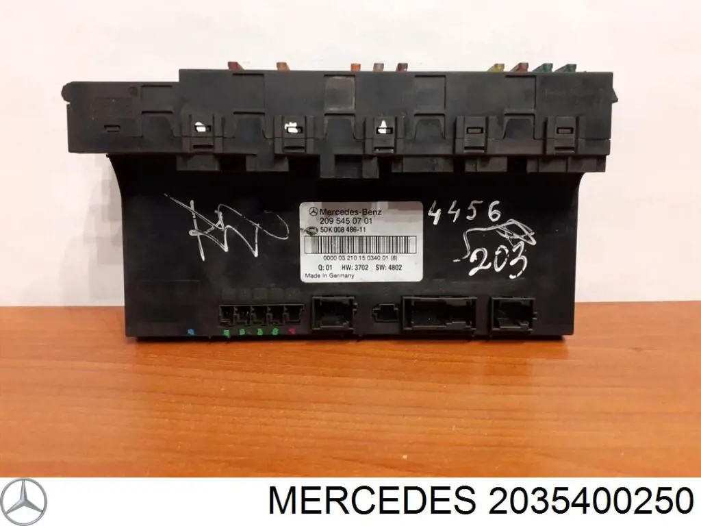 Блок запобіжників задній, салонний Mercedes A2035400250 ціна, від 4.23 USD