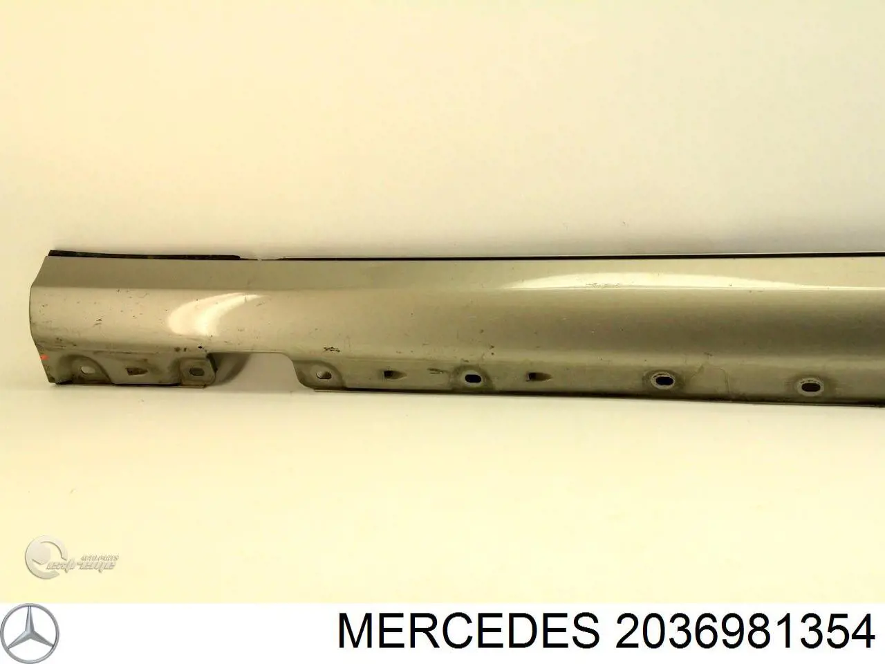 Накладка зовнішня (молдинг) порога, лівий на Mercedes C-Class (S203)