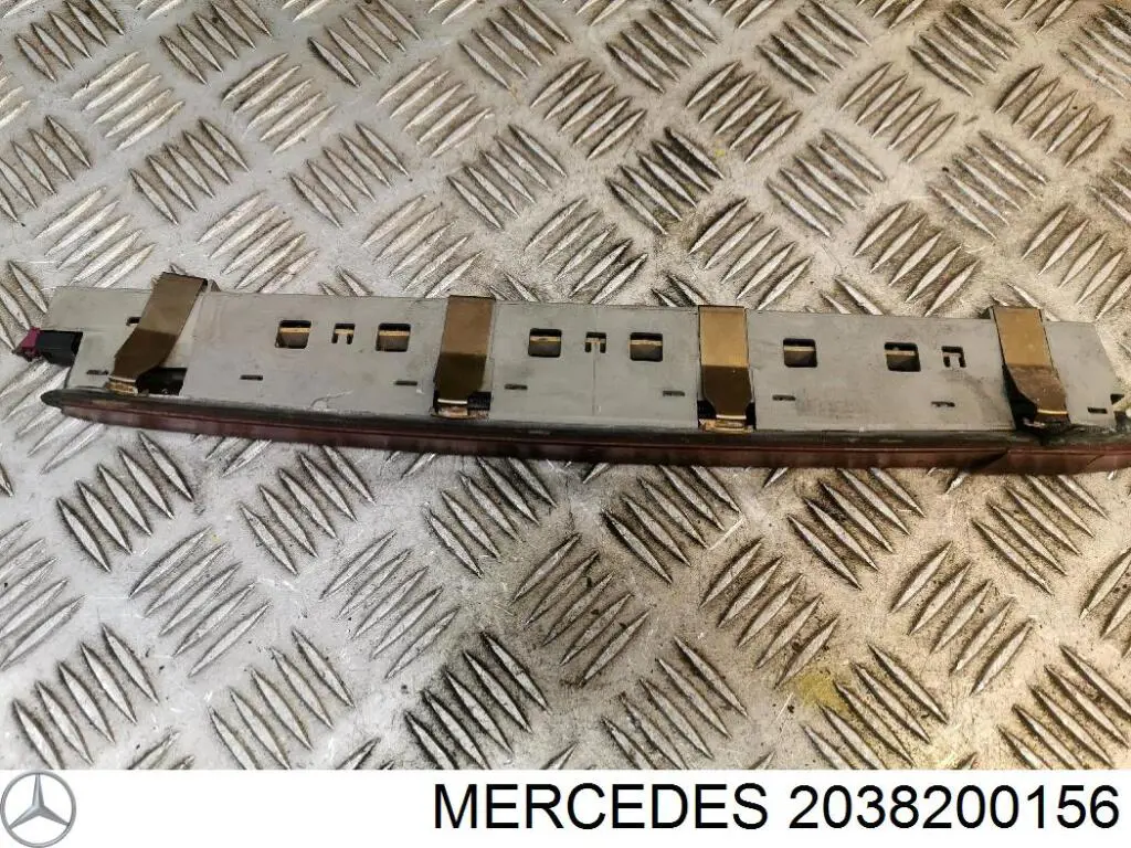 Стоп-сигнал заднього скла 2038200156 Mercedes