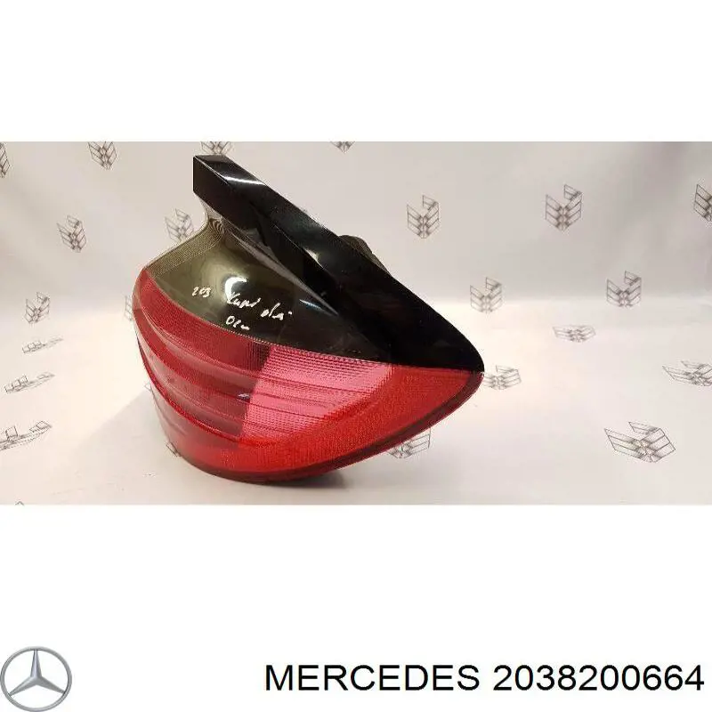 Задній правий стоп Mercedes C 