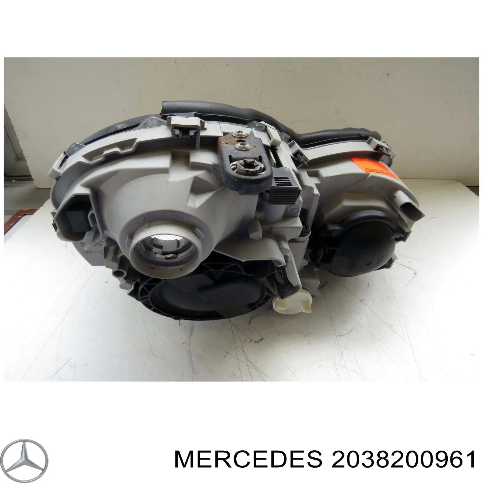 Фара ліва A2038200961 Mercedes