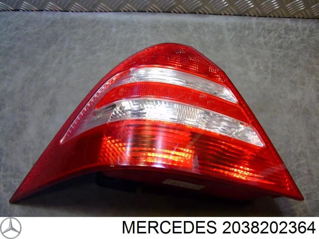 2038202364 Mercedes ліхтар задній лівий, зовнішній