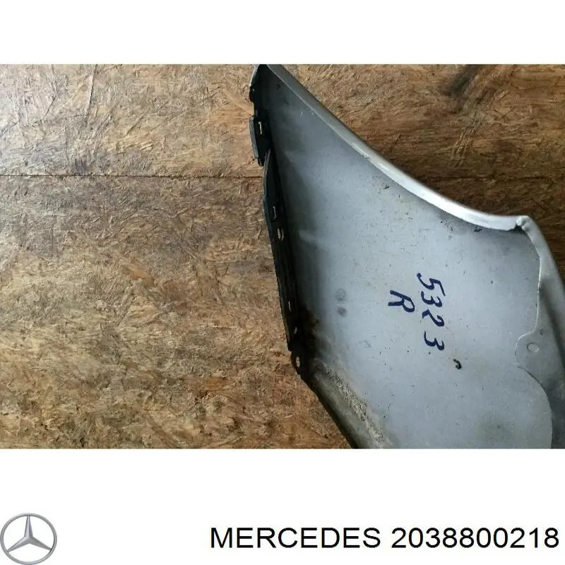 2038800218 Mercedes крило переднє праве