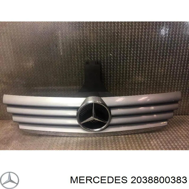Решітка радіатора на Mercedes C  CL203