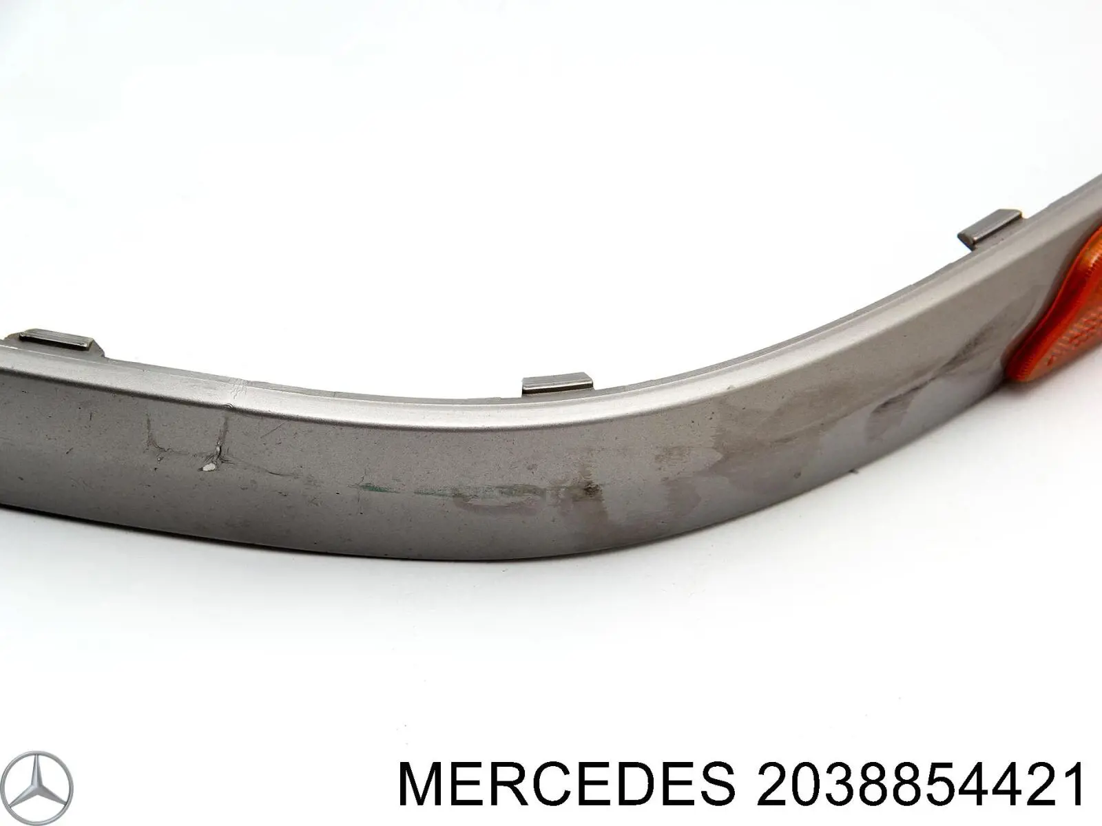 Молдинг переднього бампера, правий Mercedes A2038854421 ціна, від 51.19 USD