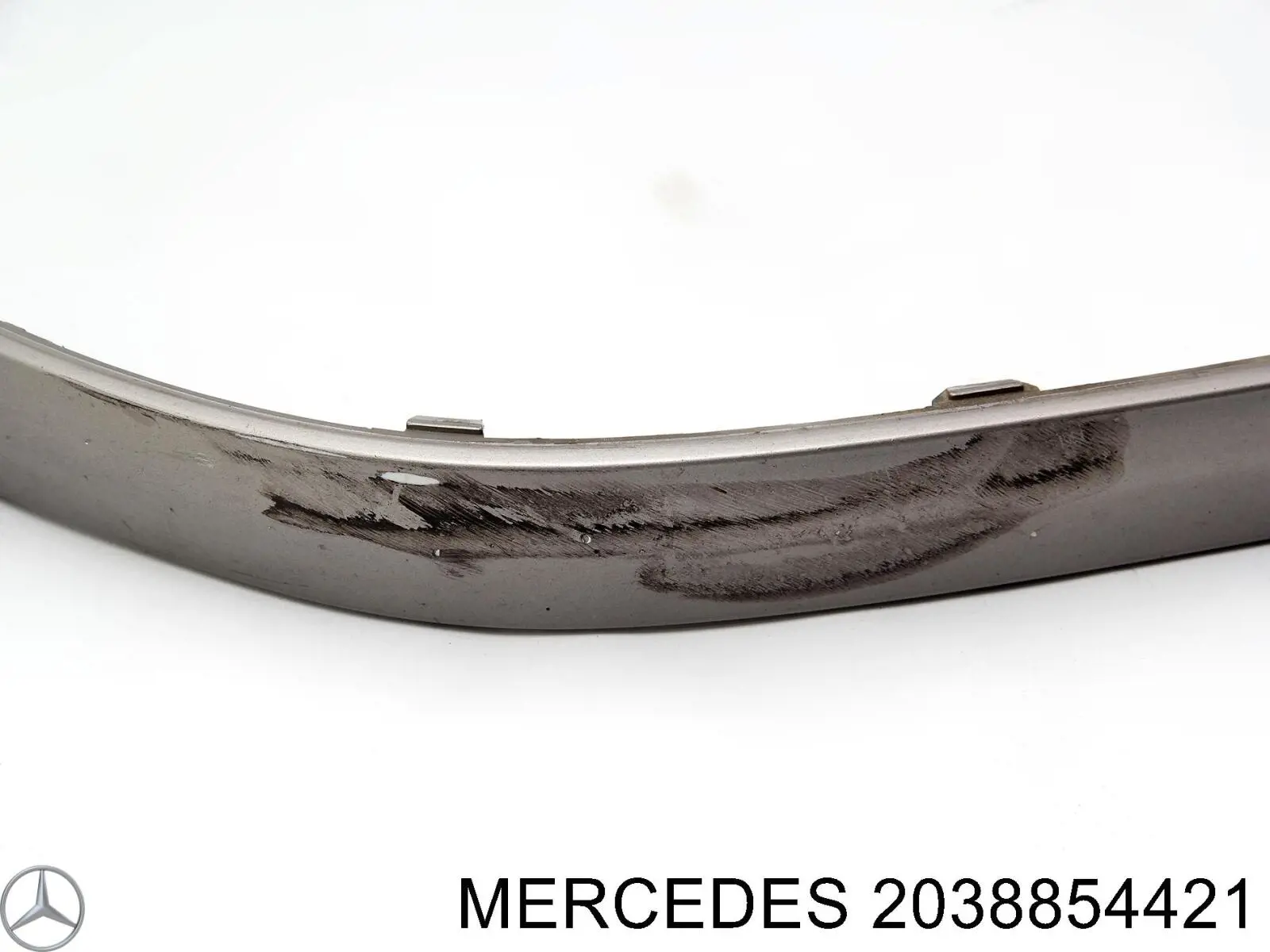 A2038854421 Mercedes Молдинг переднього бампера, правий