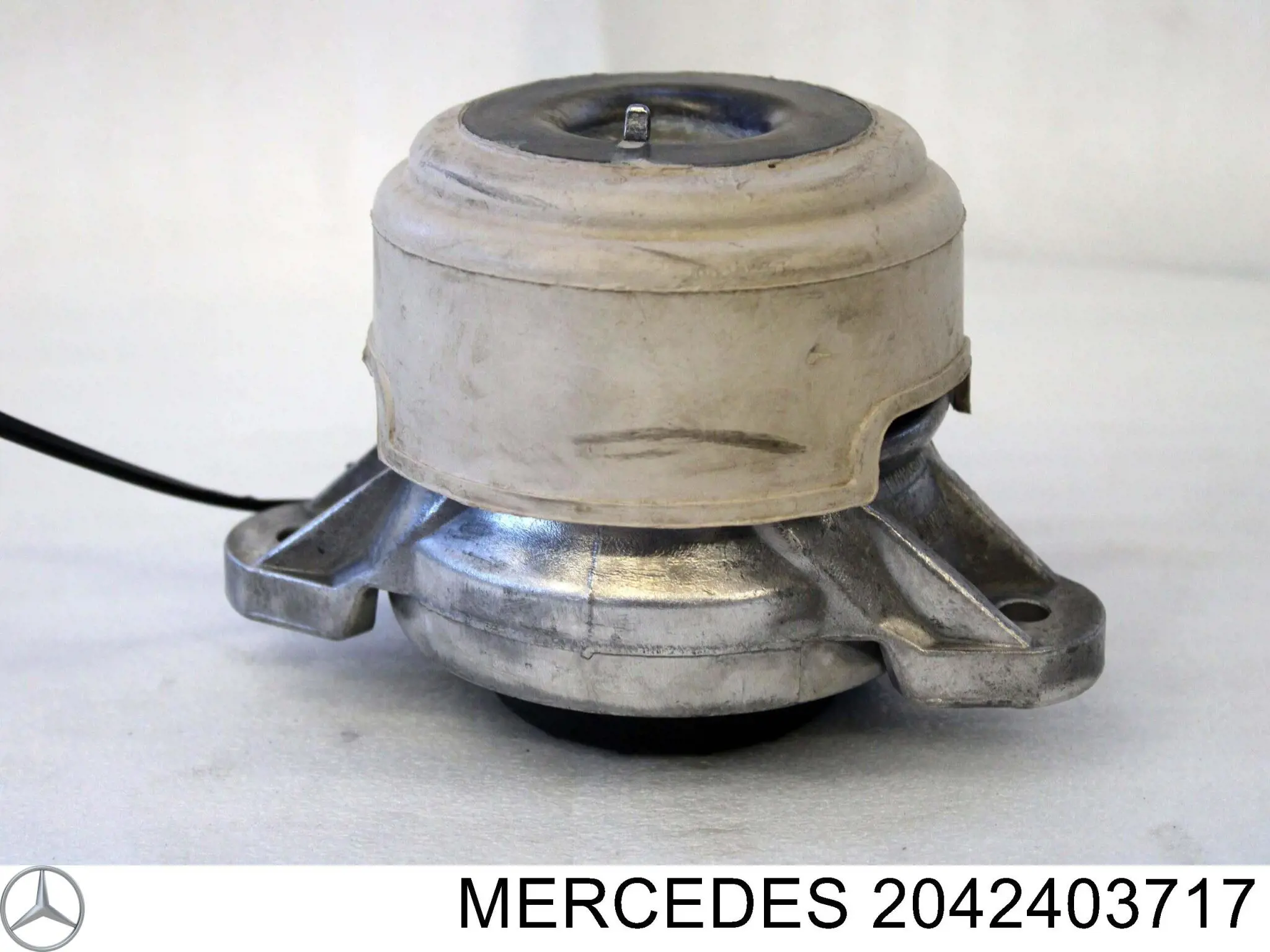 2042403717 Mercedes подушка (опора двигуна, права)